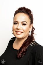 Load image into Gallery viewer, GLITZY By Association