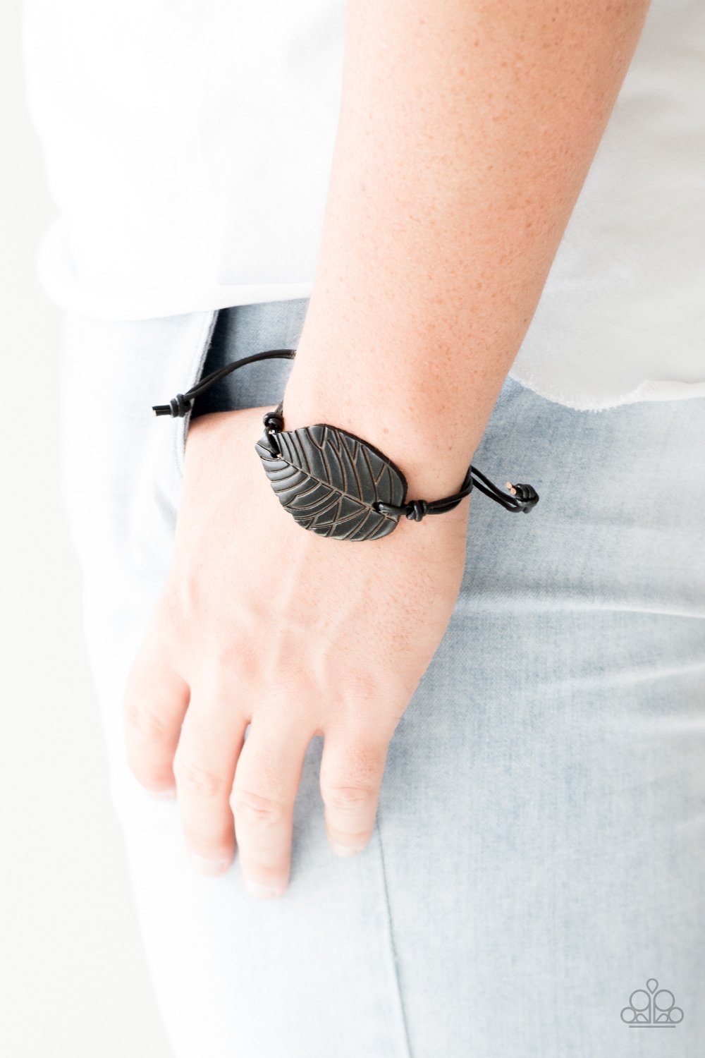 Forest Forager - Black Leather Leaf - 